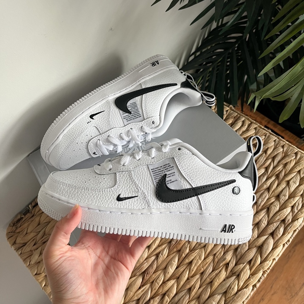 Air Force 1 - Picture 8 of 9